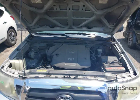 2005 Toyota Tacoma Prerunner V6 из США, поврежденный, VIN 5TEJU62N55Z028517